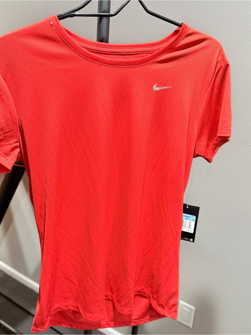Nike Women's Red Short-Sleeve Dri-FIT Tee - NWT - Size M